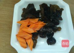 黄豆芽炒木耳的做法图解1
