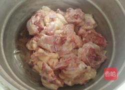 啤酒炖鸡的做法图解1