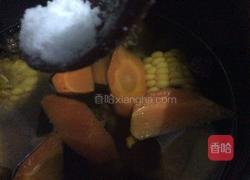 玉米红萝卜煲鸡汤的做法图解6