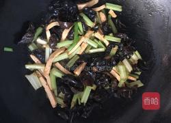香芹木耳炒白干的做法图解6