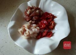 蒜心炒肉的做法图解2