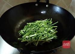 蒜心炒肉的做法图解4