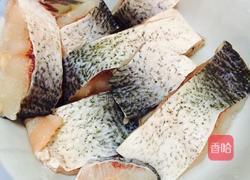 清炖鲢鱼的做法图解1