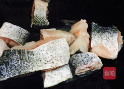 清炖鲢鱼的做法图解3