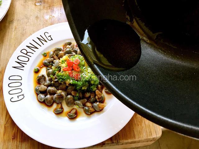 浇在葱姜蒜上面