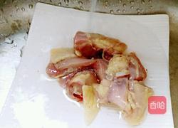 鸡骨草煲鸡汤的做法图解2