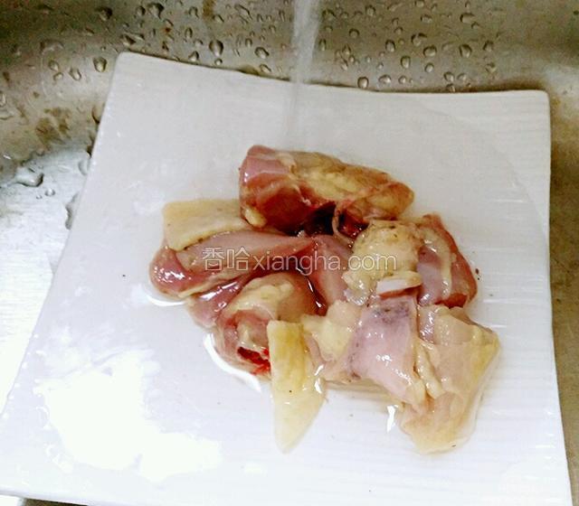 鸡肉彻底洗干净
