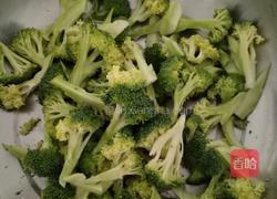 炝西兰花的做法图解2