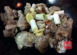 猪蹄炖莲藕的做法图解3