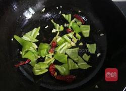 培根尖椒炒魔芋的做法图解8