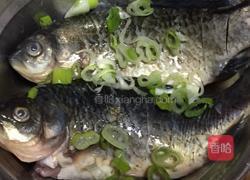 油炸小鲫鱼的做法图解5