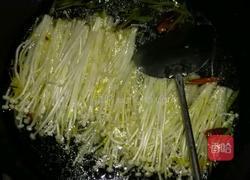 金针菇炖冻豆腐的做法图解3