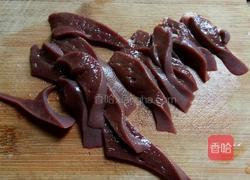 枸杞叶猪肝汤的做法图解1