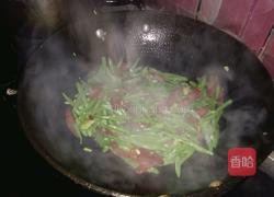 腊肠炒豆角的做法图解7