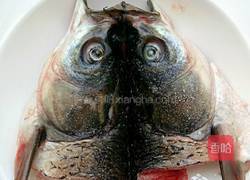 泡椒鱼头的做法图解1