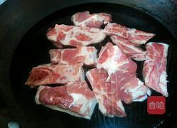 洋葱土豆炖排骨的做法图解2