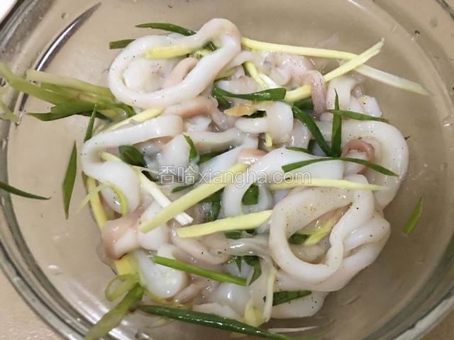 搅拌均匀腌制10分钟