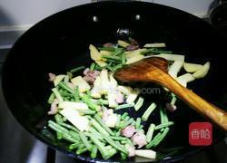土豆豆角焖面的做法图解3