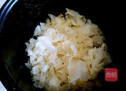 川贝银耳百合枸杞炖雪梨的做法图解4