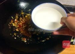 酸菜鲫鱼的做法图解11