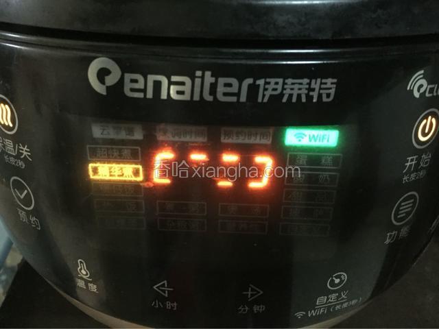 放入电饭煲，按“煮饭”键