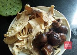 笋干老火鸭汤的做法图解1