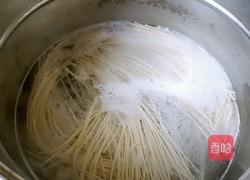 金针菇鸡蛋面的做法图解1