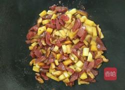 香菇腊肠土豆焖饭的做法图解6