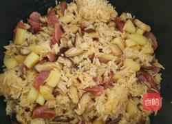 香菇腊肠土豆焖饭的做法图解9