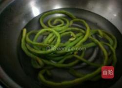 蚬肉炒豆角的做法图解4