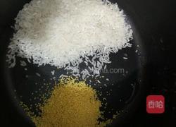 绿豆薏米芡实粥的做法图解1