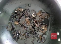 爽口木耳的做法图解1