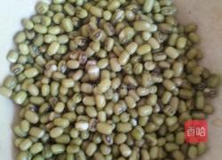 荷叶绿豆粥的做法图解1