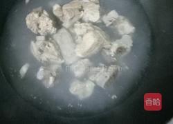 排骨炖豆腐的做法图解1