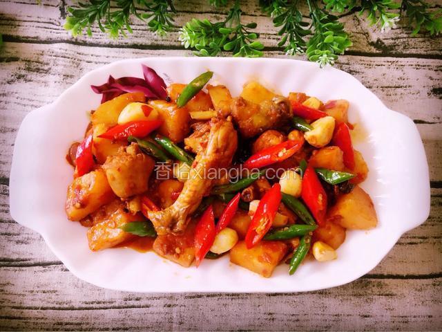 最后，盛盘出锅，撒上葱花，即可食用