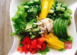 鸡肉牛油果彩蔬沙拉的做法图解11