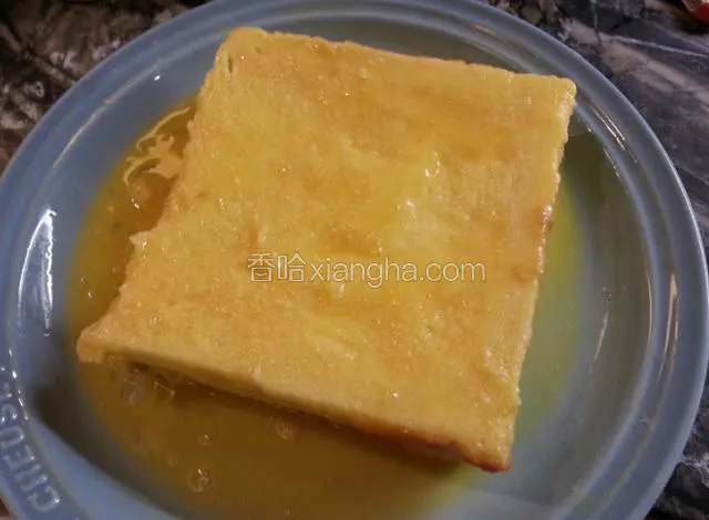 两面都粘上鸡蛋液