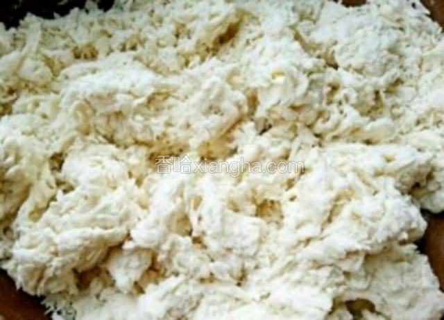 饺子粉加清水和成大的棉絮状