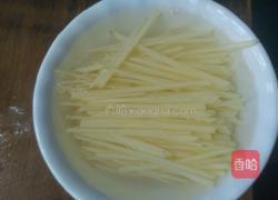 土豆炒芹菜的做法图解2