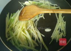 土豆炒芹菜的做法图解4