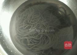 凉拌蕨根粉丝的做法图解5