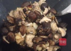 香菇土豆焖鸡块的做法图解7