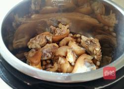 猪脚焖花生的做法图解7