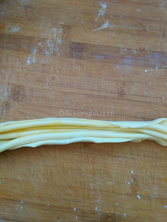 像折扇子一样折起来，尽量折得窄一些