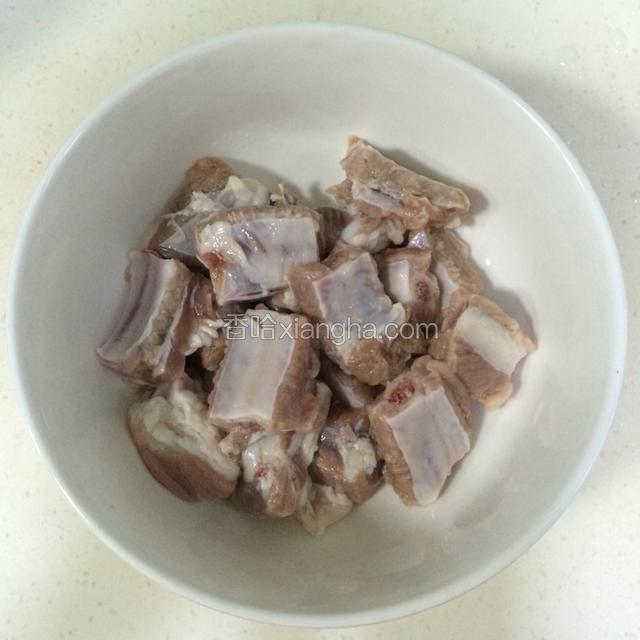 清洗干净，沥干水分。
