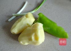 辣椒炒土豆丝的做法图解1