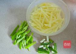 辣椒炒土豆丝的做法图解2