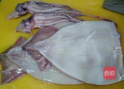 鱿鱼炒洋葱的做法图解1