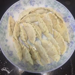 玉米红萝卜猪肉葱花饺子的做法[图]