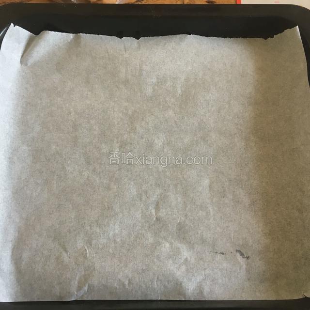 放入预热180度10分钟的烤箱烘烤8分钟左右